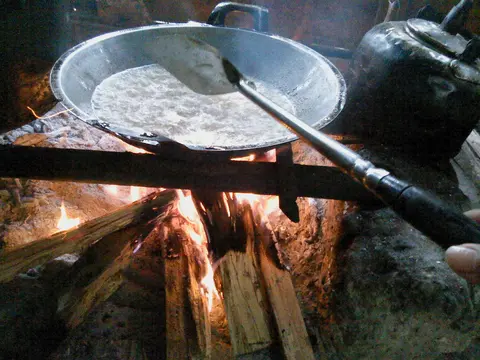 Fry the onions for the bamboo rice