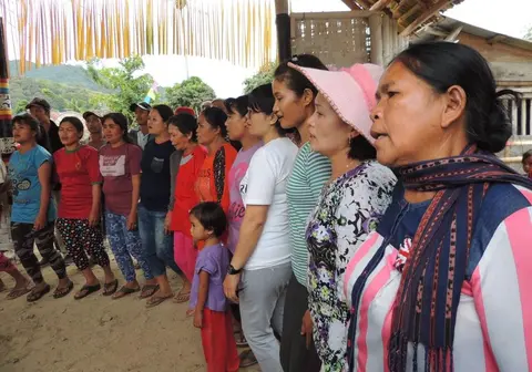 Geladi modulua' (nyanyian khusus untuk penyambutan)