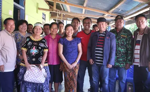 Para Tamu berfoto bersama tuan rumah