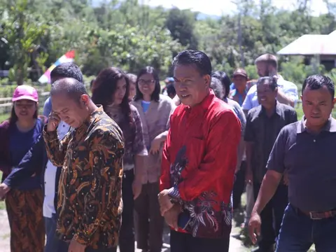 Tamu dari Sinode GKST