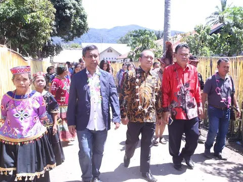 Direktur Kartidaya bersama tamu dari GKST